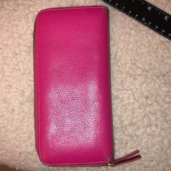 Marc Jacobs hot pink metallic zip wallet fits most iPhones - Picture 4 of 16